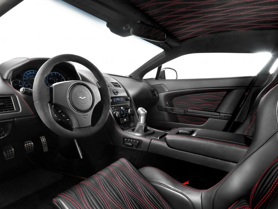 Интерьер Aston Martin V12 Zagato 2012 года  (WW) (фото 66 из 97)